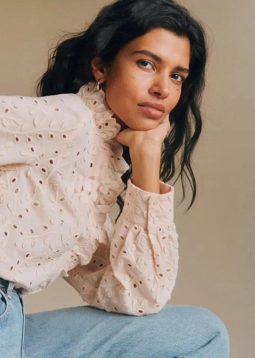 Chemise Chlo - Broderie contrastée Petales ecru fond rose pale — image 3