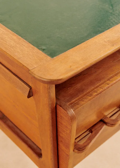 Bureau vintage dans le goût de Roger Landault - Chêne — image 4