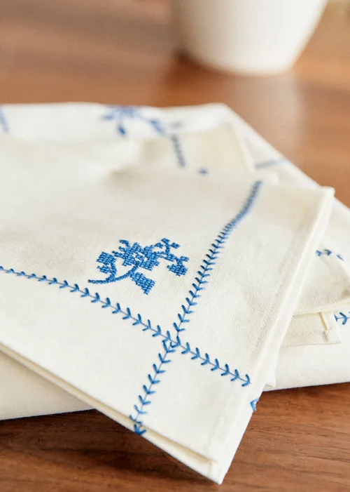 Set de 2 serviettes brodées - Broderie Bleu Fond Ecru — image 2